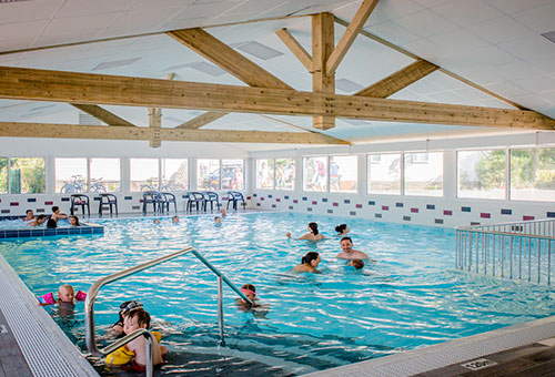 piscine couverte camping Varennes