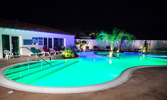 Camping piscine nocturne île de Ré